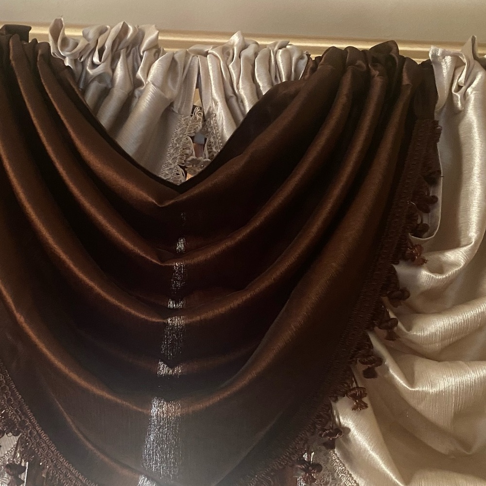 Regal Home Regency Valance Rod Pocket Waterfall Valance in cream set of 3 - Picture 11 of 13